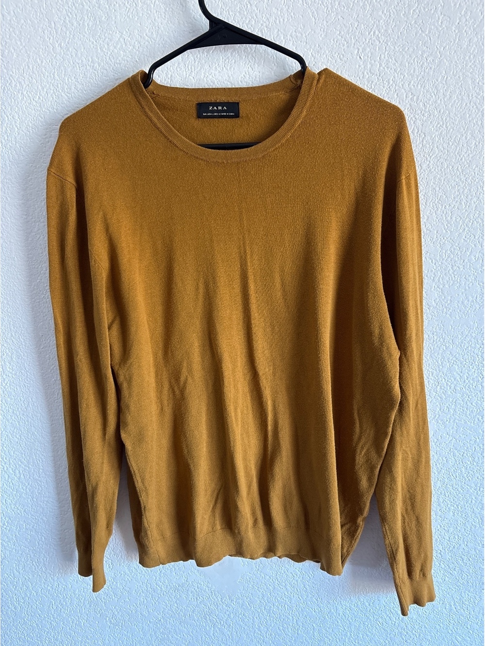 Zara Men's Mustard Yellow Lightweight Sweater Size Large